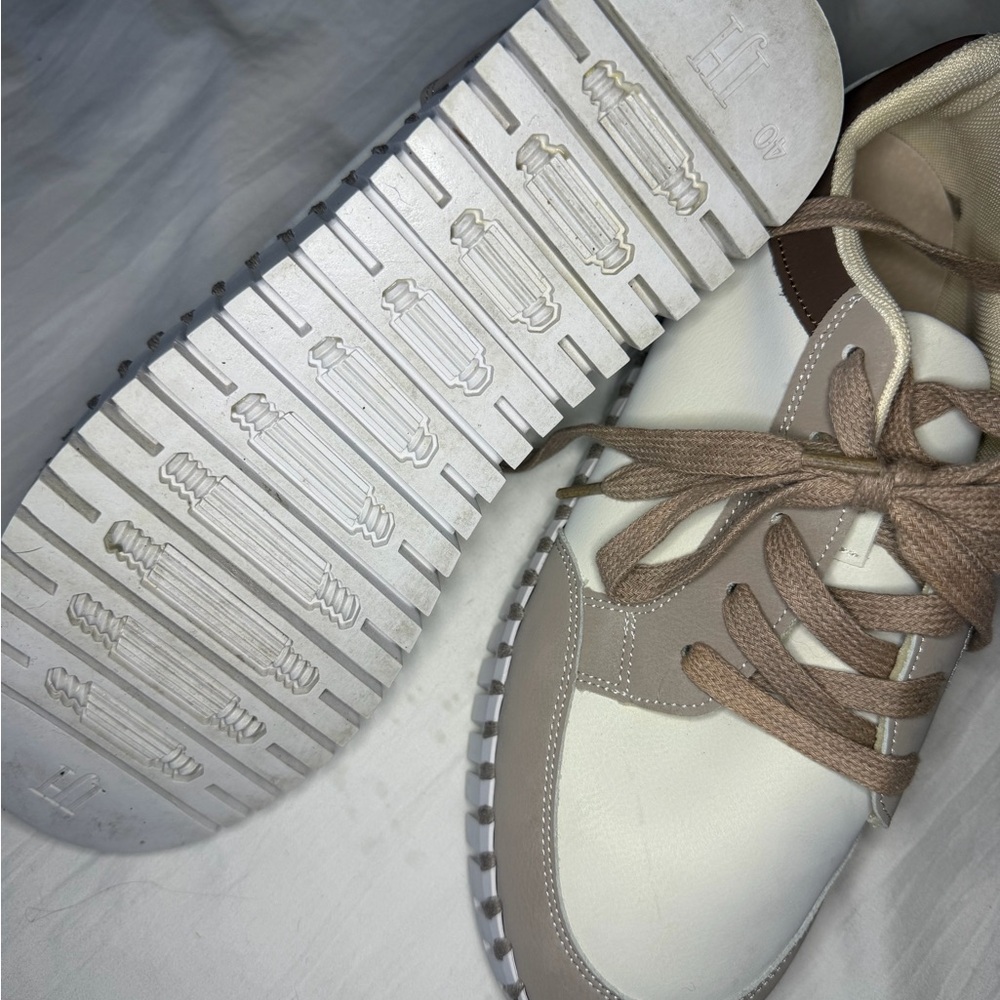 Ilse Jacobsen Cream and Brown Sneakers - Picture 2 of 3